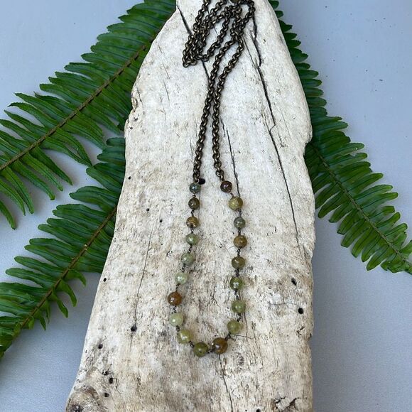 LLJ DESIGNS GREEN GLASS BEAD NECKLACE - Picture 1 of 4